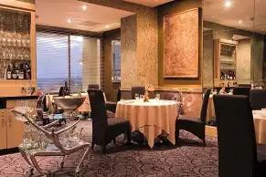 Restaurant - indoor dining